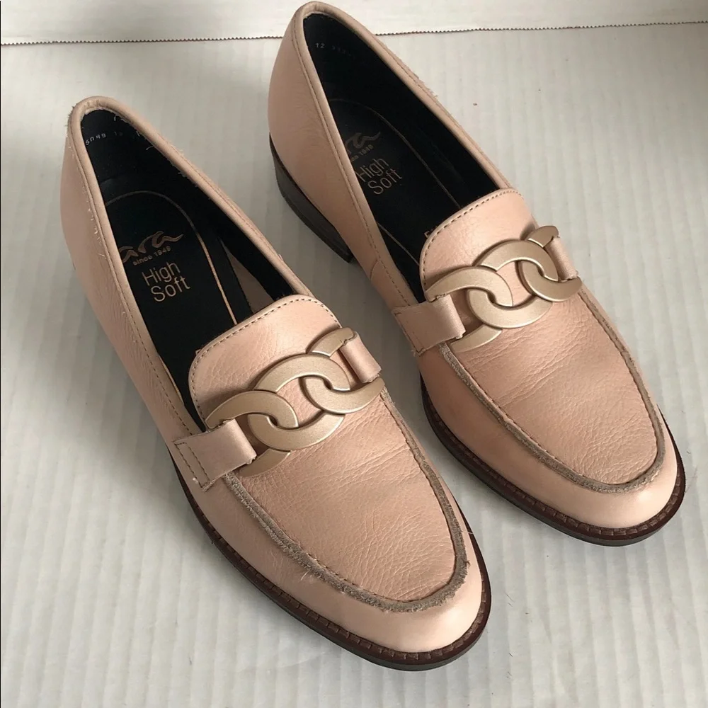 Ara Blush Pink Loafers w. Chunky Chain Accents US size 8, nearly new